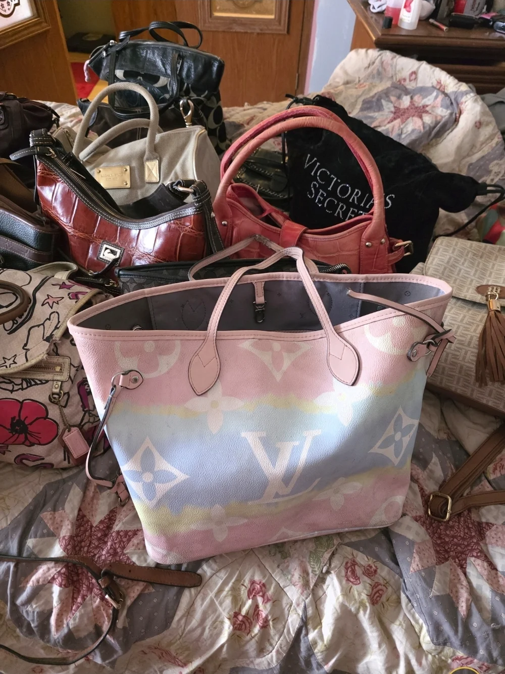 Louis Vuitton Pastel Monogram Neverfull Tote - Pink Multicolor - Picture 4 of 8